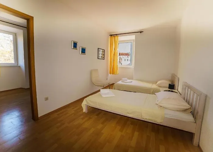 Split Central شقة